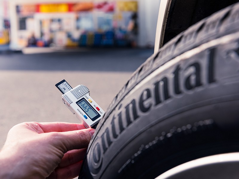 Continental změří řidičům hloubku dezénu